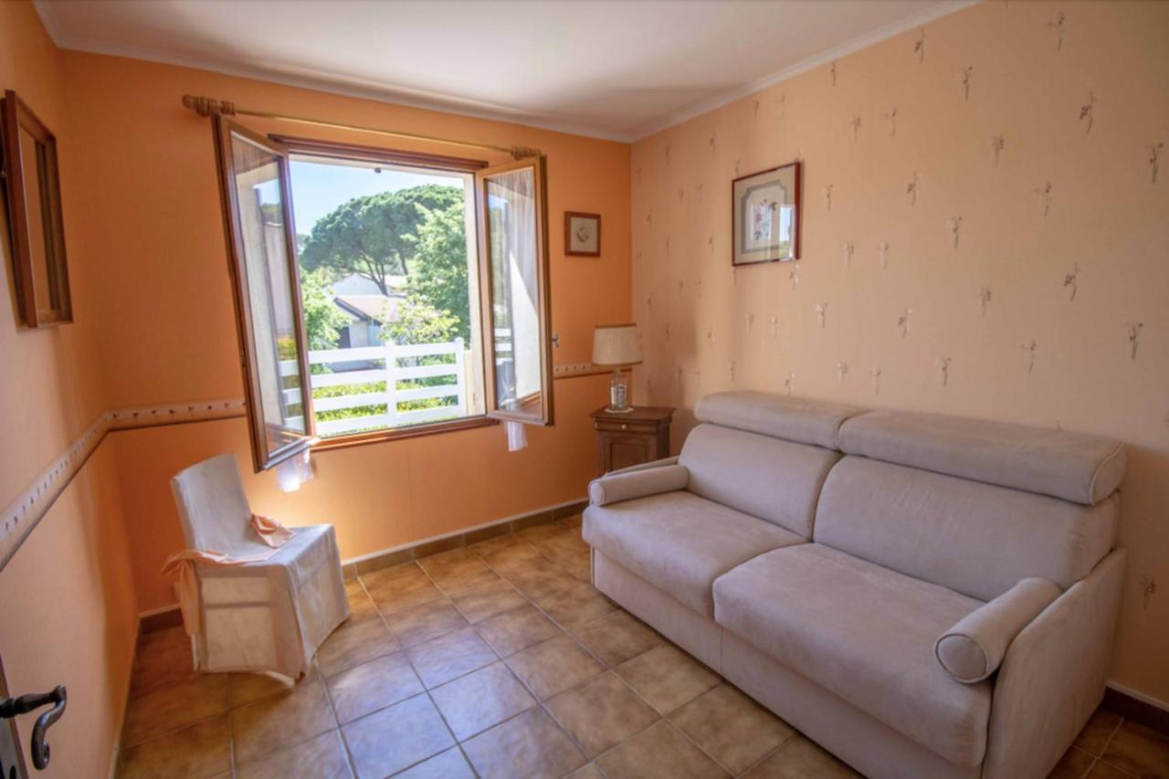 Large Spacious House In Fréjus Kültér fotó