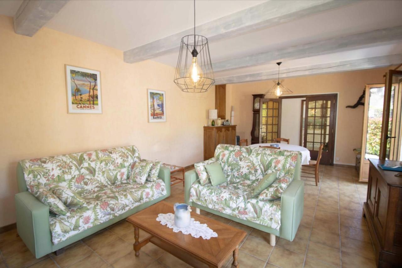 Large Spacious House In Fréjus Kültér fotó