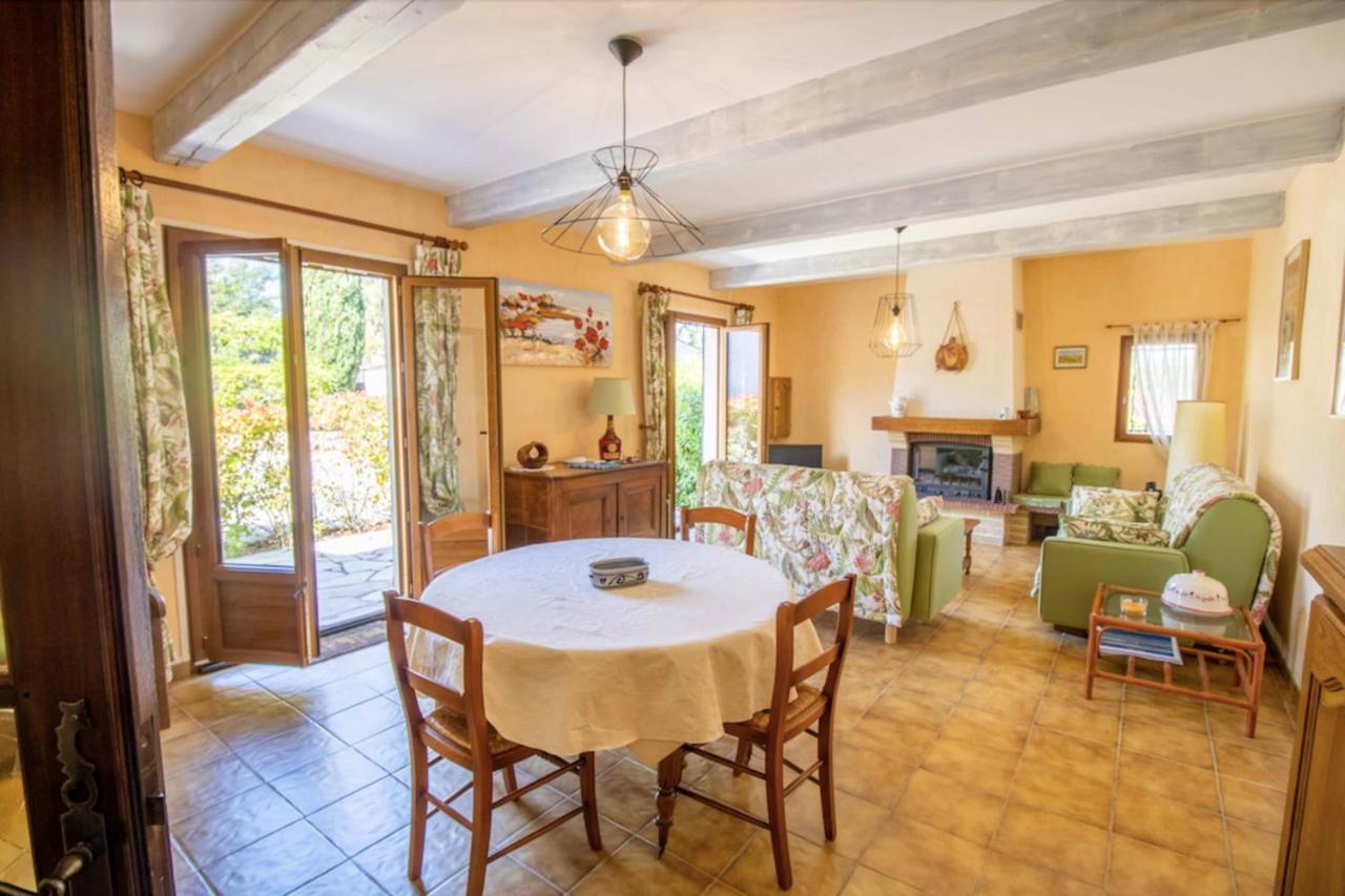 Large Spacious House In Fréjus Kültér fotó