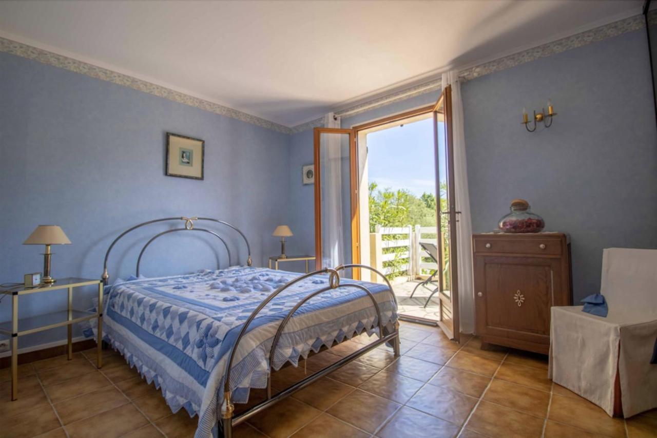 Large Spacious House In Fréjus Kültér fotó